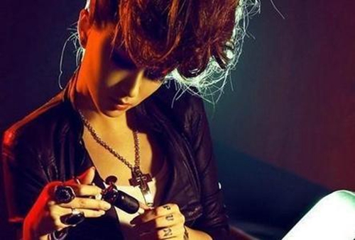 快手网名女成熟带艳字